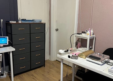 GLAMMY beauty and wellness studio workspace in London, England, GB with modern decor and equipment.