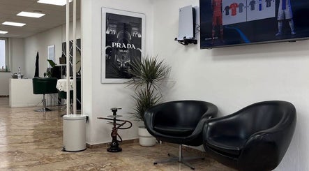 Eleganter Wartebereich bei omrbyln, Stuttgart, Baden-württemberg, DE mit modernen Sesseln.