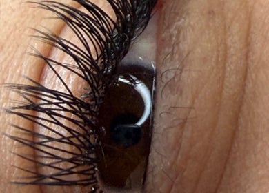 Closeup of expertly applied lashes at Genové Lashes, Byhalia, Mississippi, US for voluminous beauty.