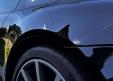 Zbliżenie na wypolerowane auto w CD AUTO DETAILING, Olesno, Województwo Małopolskie, PL.