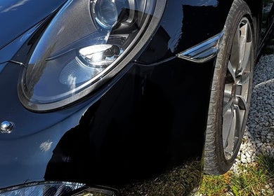 Lśniący reflektor samochodu w CD AUTO DETAILING, Olesno, Województwo Małopolskie, PL.