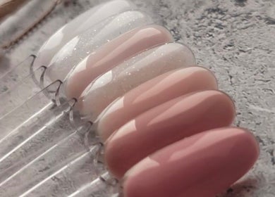 Gama de esmaltes brillantes en Prana Studio, Montevideo, Departamento De Montevideo, UY