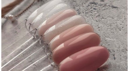 Gama de esmaltes brillantes en Prana Studio, Montevideo, Departamento De Montevideo, UY