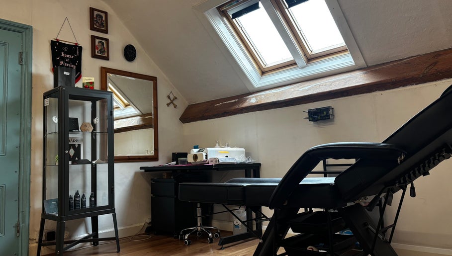 Cozy interior of Houzeofpiercing in Dublin, County Dublin, IE, showcasing a modern piercing setup under skylights.