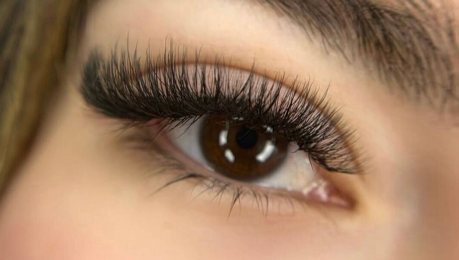 Extensiones de pestañas en Lash Studio by Elianna, Willemstad, Curaçao, CW, realzando una mirada expresiva.