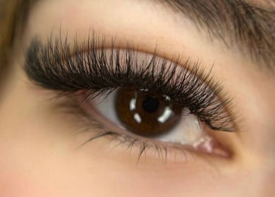Extensiones de pestañas en Lash Studio by Elianna, Willemstad, Curaçao, CW, realzando una mirada expresiva.