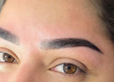 Cejas impecables en Lash Studio by Elianna, Willemstad, Curaçao, CW.