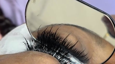Extensiones de pestañas en Lash Studio by Elianna, Willemstad, Curaçao, CW, realzando mirada.