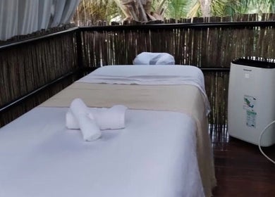 Relaxing massage table at Soleil Spa, San José Del Cabo, Baja California Sur, MX with natural surroundings.