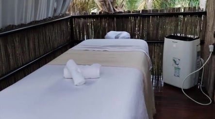Relaxing massage table at Soleil Spa, San José Del Cabo, Baja California Sur, MX with natural surroundings.
