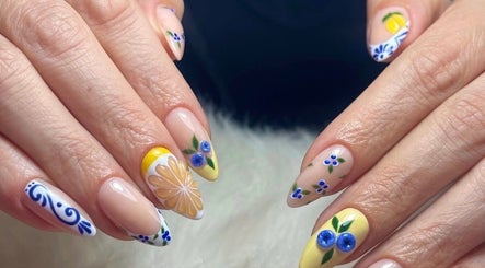 Elegant floral nail design at MB Nails Studio, Asenovgrad, Plovdiv, BG, showcasing intricate blue flowers.