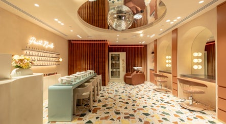 Elegant interior of Beauty Club London in دبي, دبي, AE, featuring vibrant decor and modern salon seating.