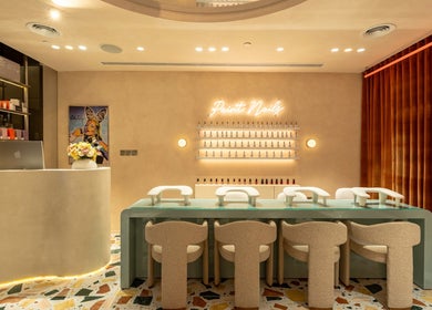 Stylish nail salon at Beauty Club London located in دبي, دبي, AE offers a modern and elegant experience.