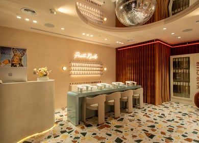 Stylish salon interior at Beauty Club London, دبي, دبي, AE, featuring modern decor and nail stations.