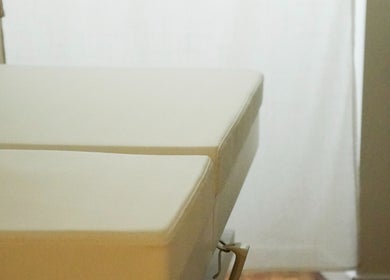 Table de massage chez Le soin par Alexia à Pau, Nouvelle-aquitaine, FR, idéale pour moments de détente.