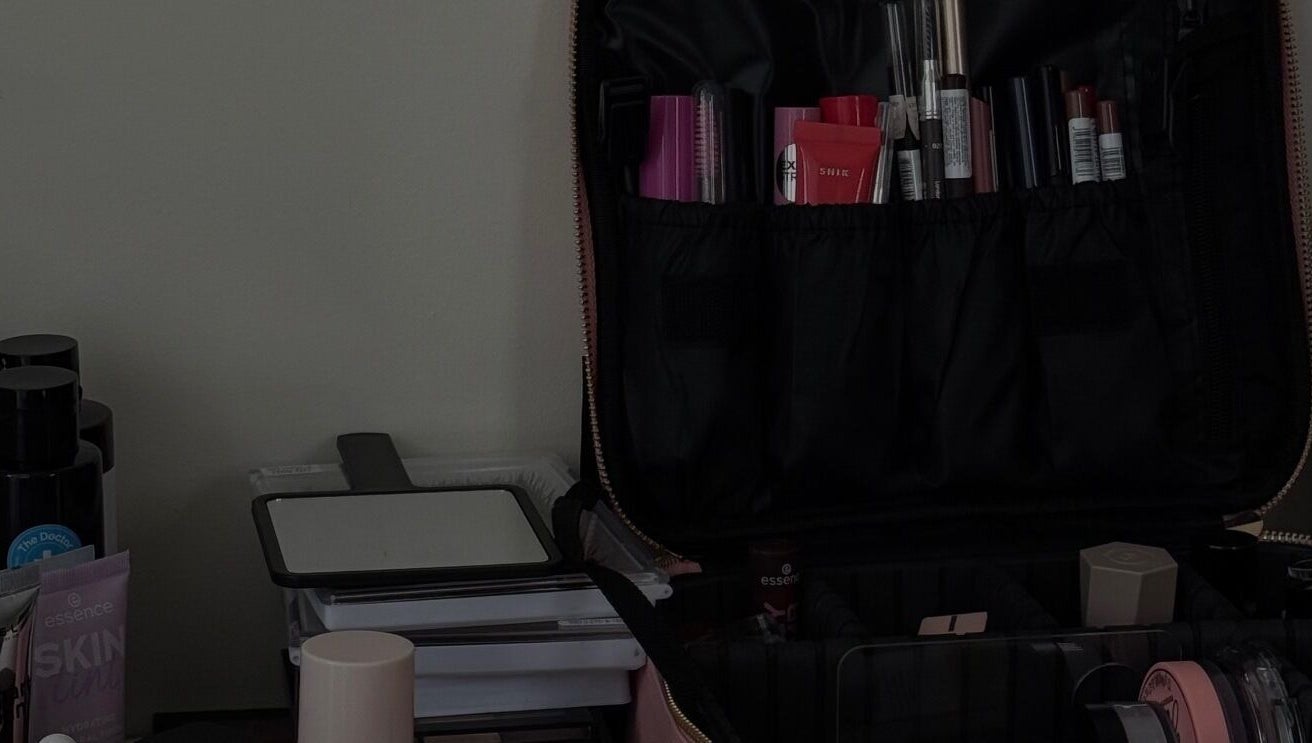 Косметические средства в Linushka Beauty Studio в Елгаве, LV, для профессионального макияжа.