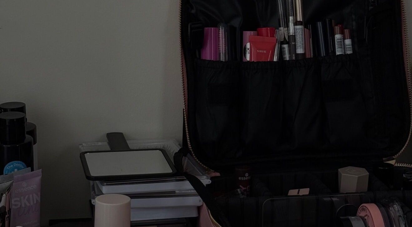 Косметические средства в Linushka Beauty Studio в Елгаве, LV, для профессионального макияжа.