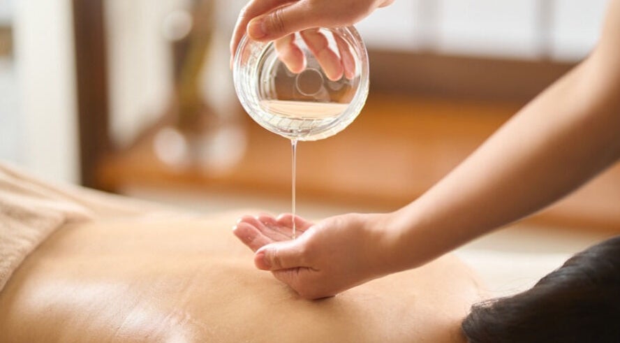 Relaxing oil massage at Qui Yoga & Ayurveda - Topsham, located in Topsham, England, GB.