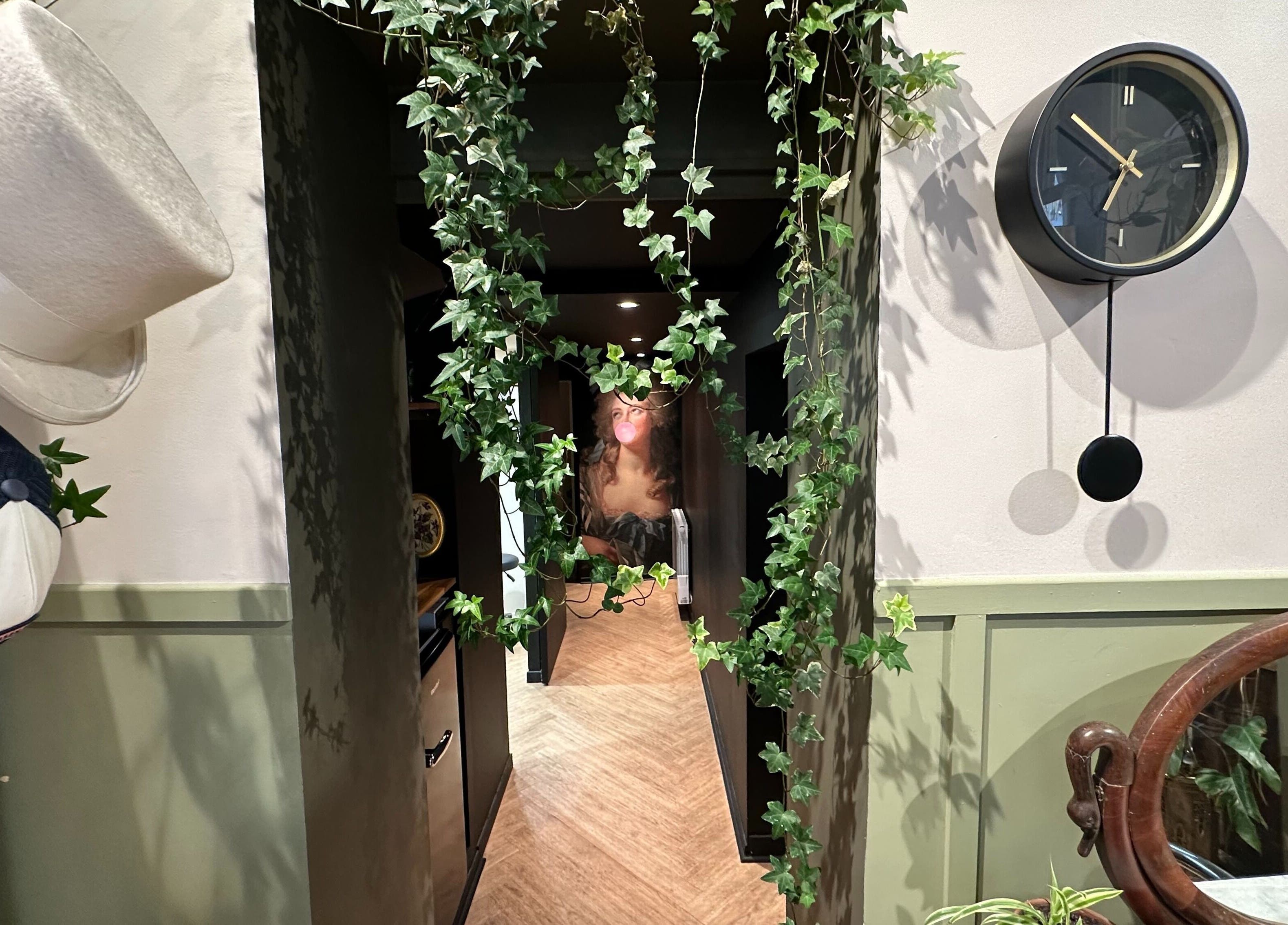 Entrée élégante avec plantes chez Sarah Pavlovski NANTES, Nantes, Pays De La Loire, FR.