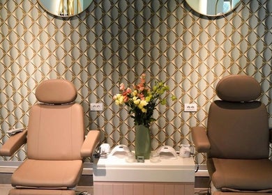 Elegant manikura sjedala u Nail Lab – Sara, Belgrade Waterfront, Beograd, RS.