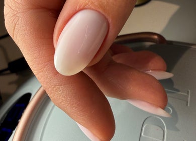 Elegantna manikura u Nail Lab – Sara, Belgrade Waterfront, Beograd, RS.