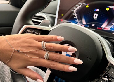 Elegantni manikir u autu od Nail Lab – Sara, Belgrade Waterfront, Beograd, RS.