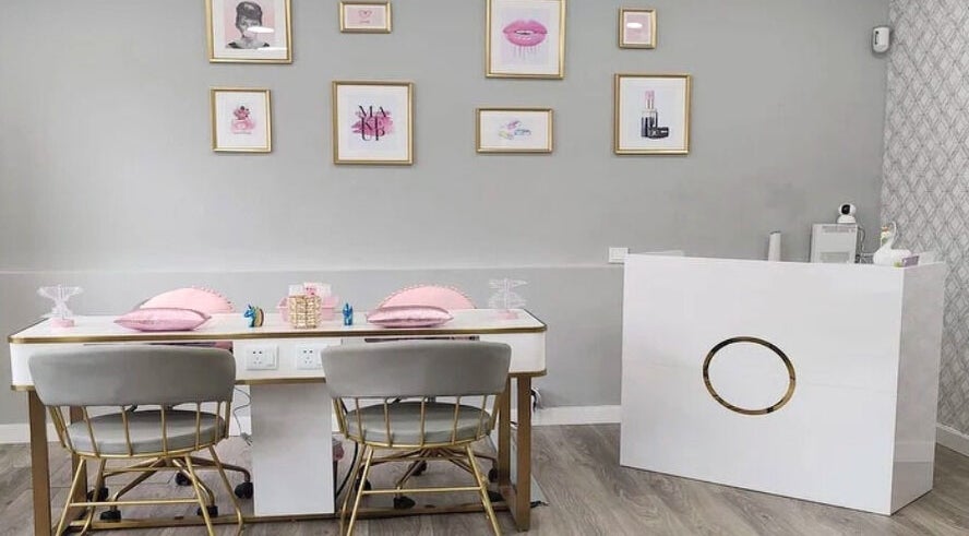 Área de recepción moderna en Centro de Estética Lisart, Madrid, Comunidad De Madrid, ES.