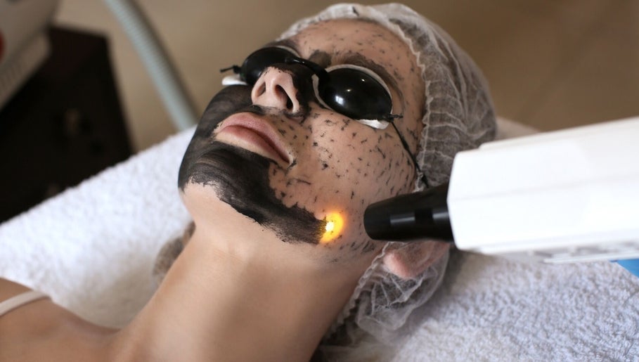 Soin visage au laser chez New Life Skin, Gibloux, Fribourg, CH. Traitement peau pour teint lumineux.