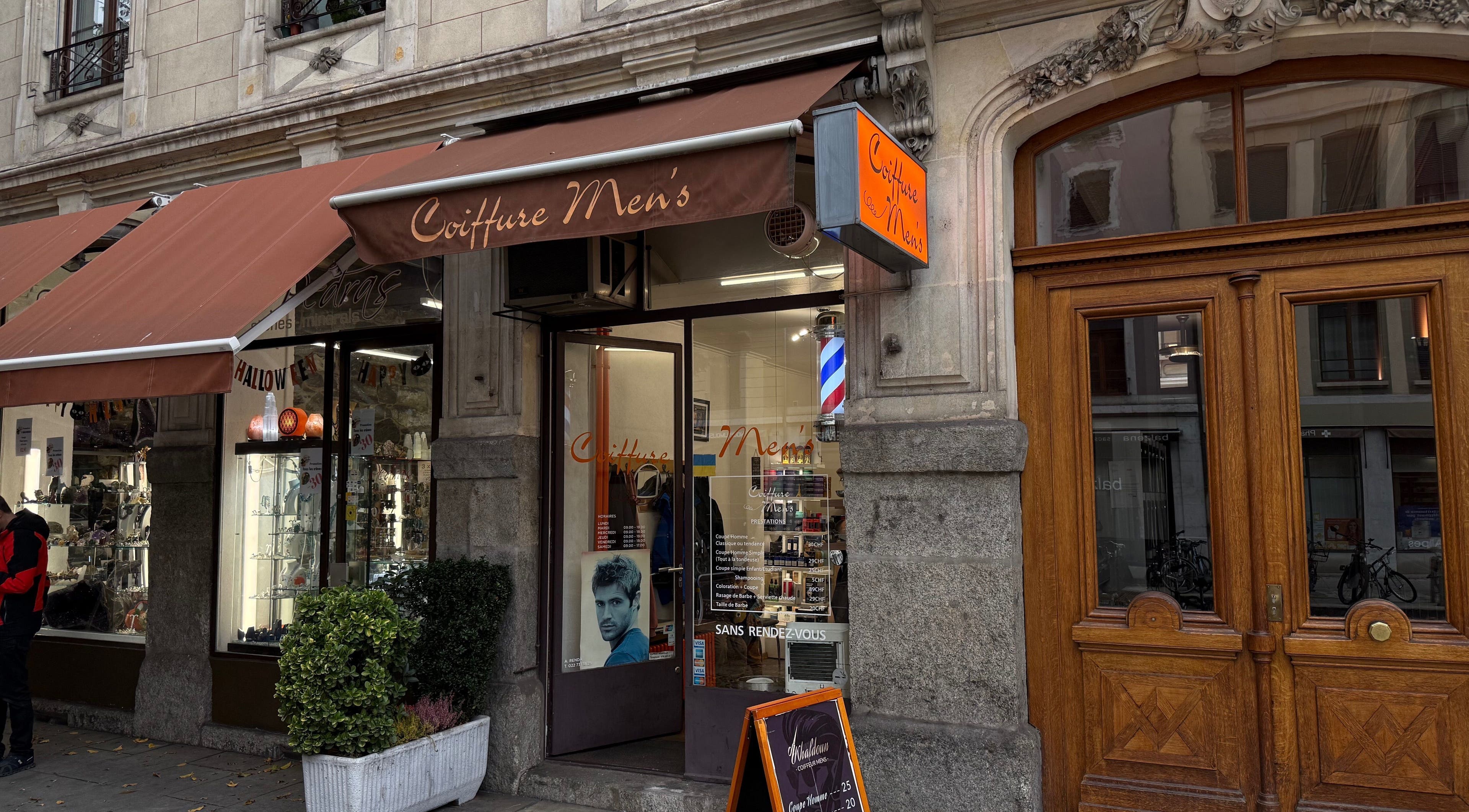 Entrée moderne de Coiffure Men's à Genève, Genève, CH, mettant en valeur une ambiance élégante et accueillante.