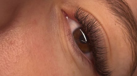 Cils volumineux après soin à Lesalondelau, Schillersdorf, Grand Est, FR, pour un regard captivant.