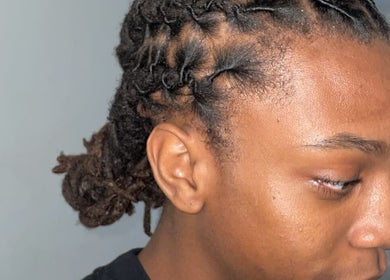 Coiffure tressée moderne chez Leabarber, Villetaneuse, Île-de-France, FR. Style impeccable pour toutes les occasions.