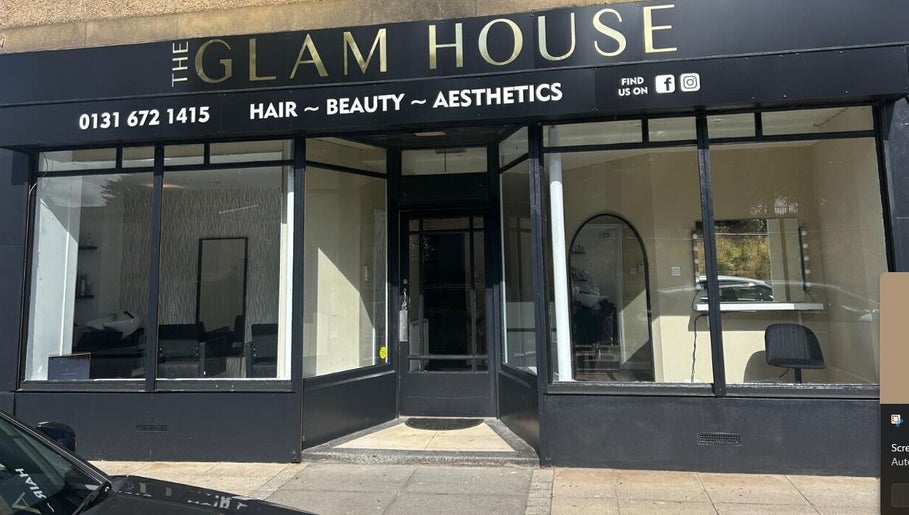 IB NAILZ venue exterior in Edinburgh, Scotland, GB showcasing elegant black facade.