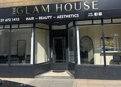 IB NAILZ venue exterior in Edinburgh, Scotland, GB showcasing elegant black facade.