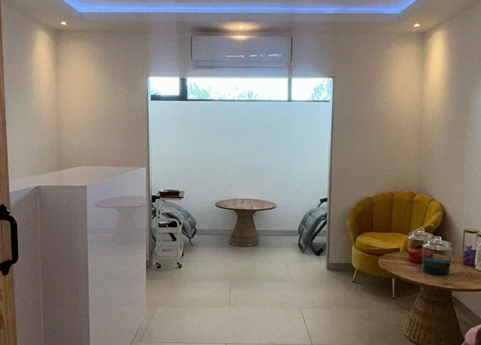 Relaxing seating area at Joocee IV Therapy in Ballito, Kwazulu-natal, ZA, featuring plush chairs and soft lighting.