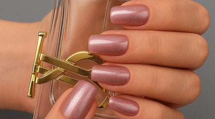 Elegant pink nails with polish at YULIA_NAILS_MTL, Montréal, Québec, CA.