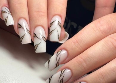 Elegant nail design at YULIA_NAILS_MTL in Montréal, Québec, CA featuring creative black and gold patterns.