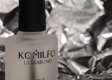 Бутылка Komilfo Ultrabond в салоне Мастер маникюра Ульяна, Warszawa, Województwo Mazowieckie, PL.