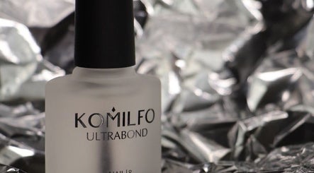 Бутылка Komilfo Ultrabond в салоне Мастер маникюра Ульяна, Warszawa, Województwo Mazowieckie, PL.