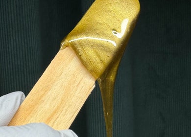 Golden wax on spatula at Aleida López Cosmetologa, Mérida, Yucatán, MX.