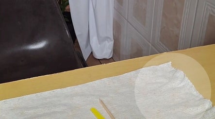 Espaço de beleza Tai Unhas com mesa de manicure em São Paulo, São Paulo, BR.