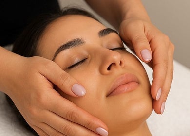 Facial relaxante em Natacha Huguenin Esteticista, Guimarães, Braga, PT. Experiência de bem-estar insuperável.