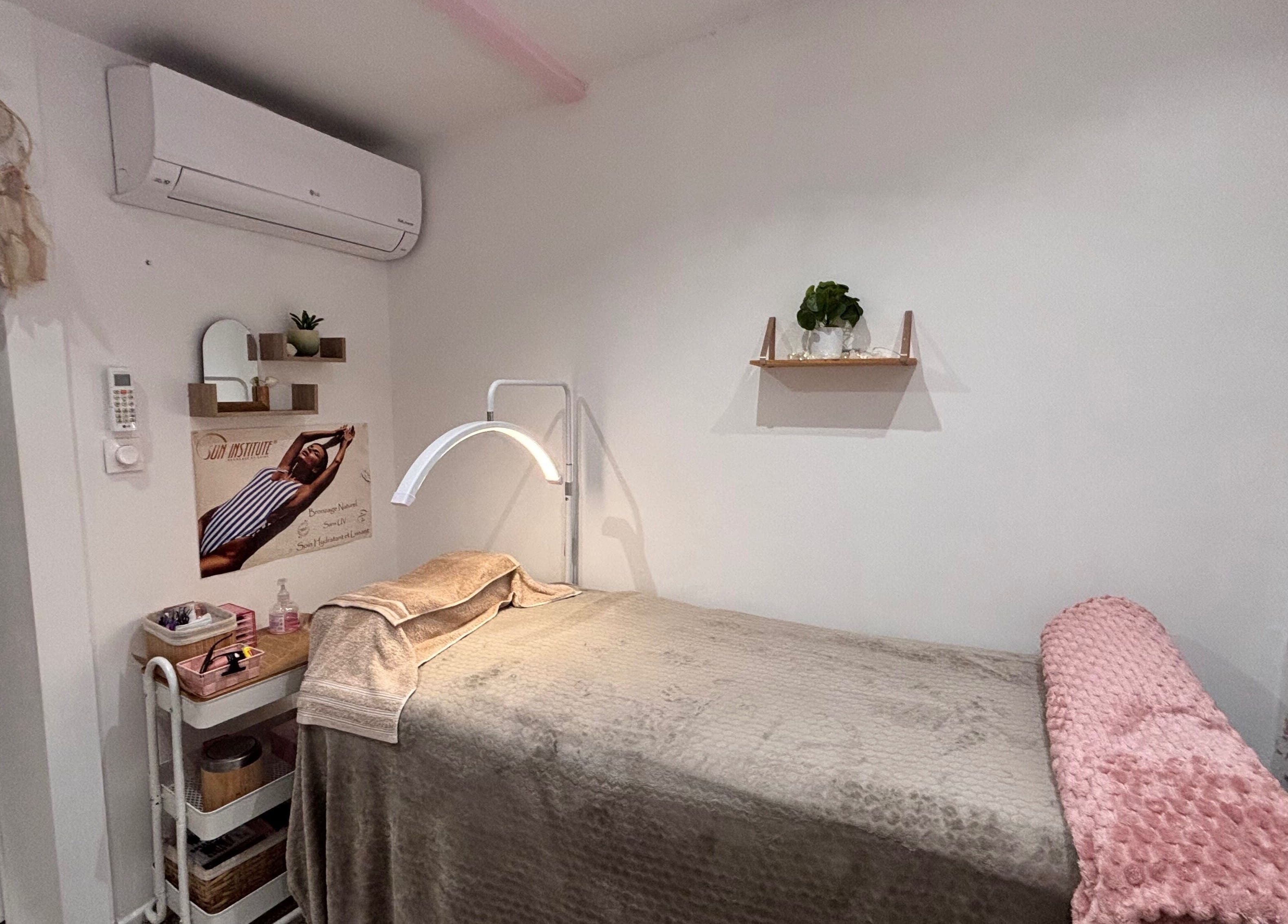 Salle de soin apaisante à Celiaesthetique83, Fréjus, Provence-alpes-côte D'azur, FR.