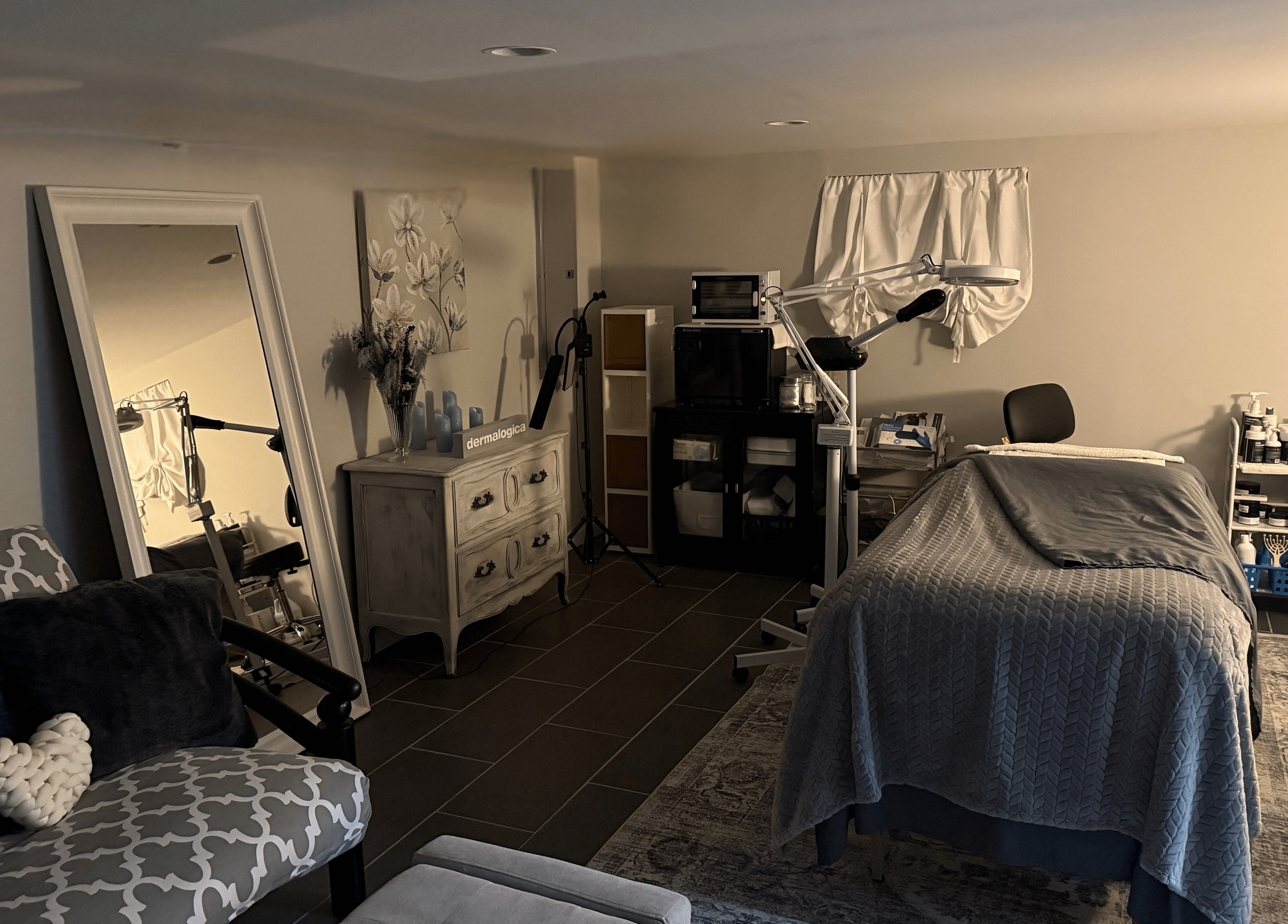 Cozy treatment room at Heart and Soul Dream Spa, Oceanside, New York, US, perfect for relaxation and pampering.