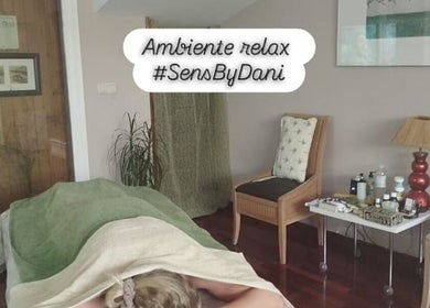 Espacio de masaje relajante en Sens By Dani-Masajes Donosti, Donostia, Euskadi, ES con ambiente sereno.