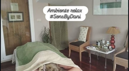 Espacio de masaje relajante en Sens By Dani-Masajes Donosti, Donostia, Euskadi, ES con ambiente sereno.