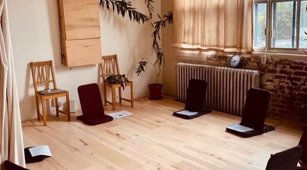 Warm, inviting room at Pilatique, Montréal, Québec, CA with chairs and cushions for meditation.