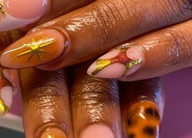 Nail art glamour chez The Pink Oasis, Ambarès-et-Lagrave, Nouvelle-Aquitaine, FR.