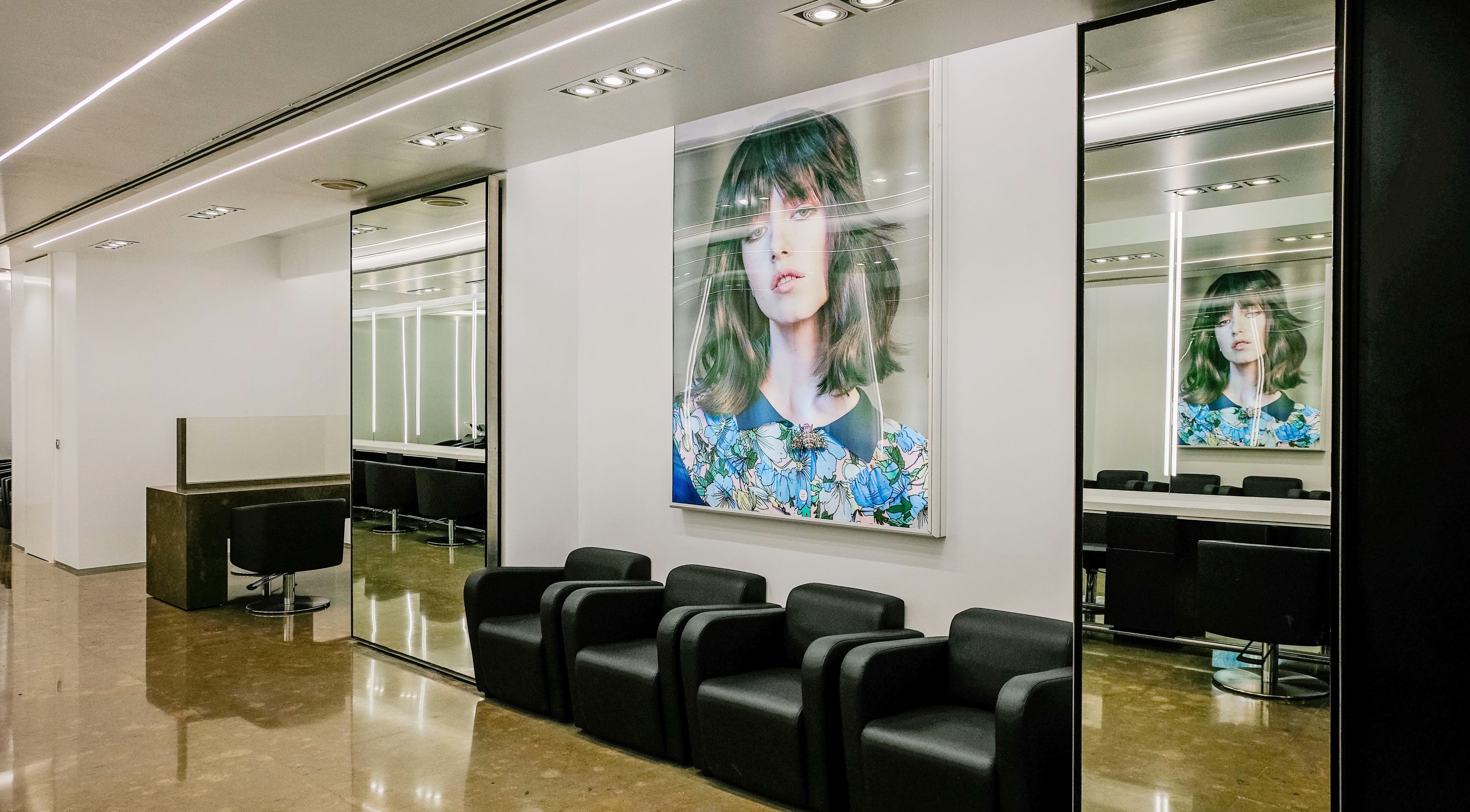 Elegant interior of TONI&GUY Valencia Centro in València, Comunidad Valenciana, ES with modern decor and chic seating.