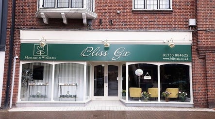 Front view of a welcoming clinic at Gerrards Cross, England, GB, part of Aurelle Aesthetic Clinic network.