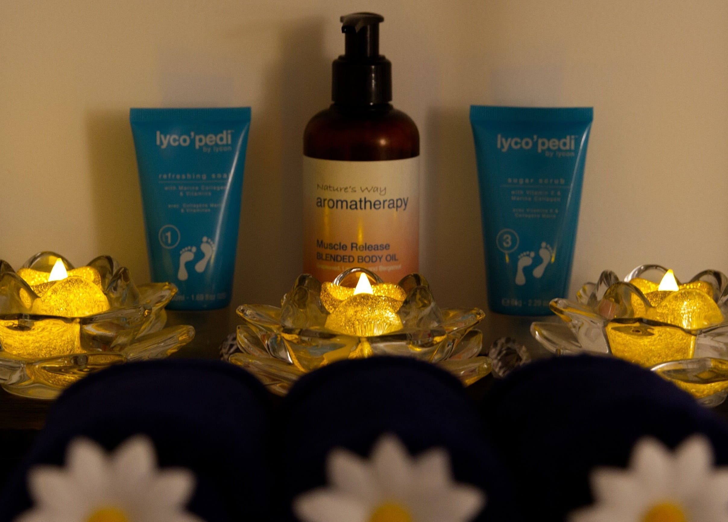 Relaxing aromatherapy and lycopedi setup at TMB Beauty in Brighton, GB, featuring glowing candlelights.